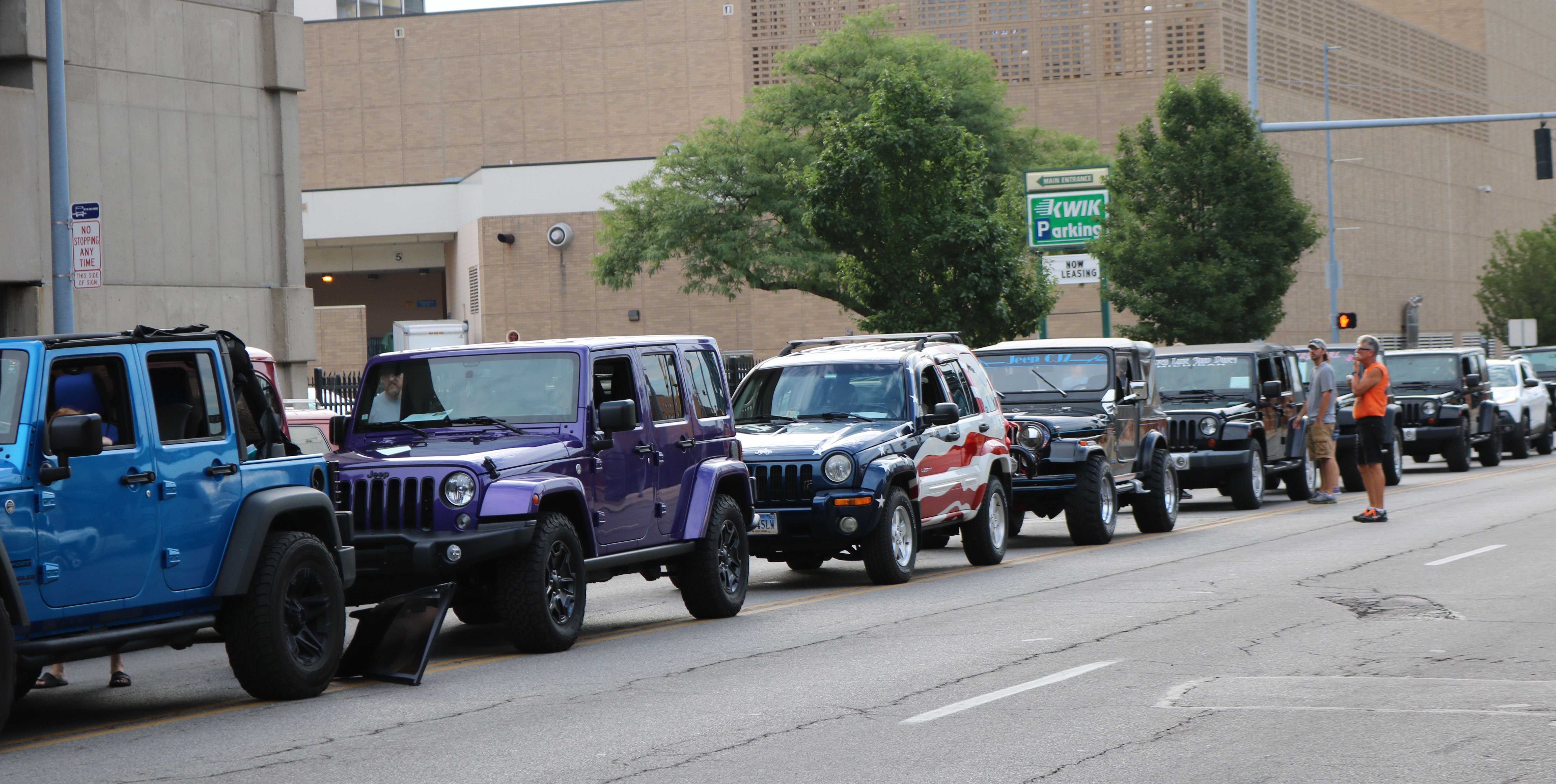 Many Jeeps in the parade