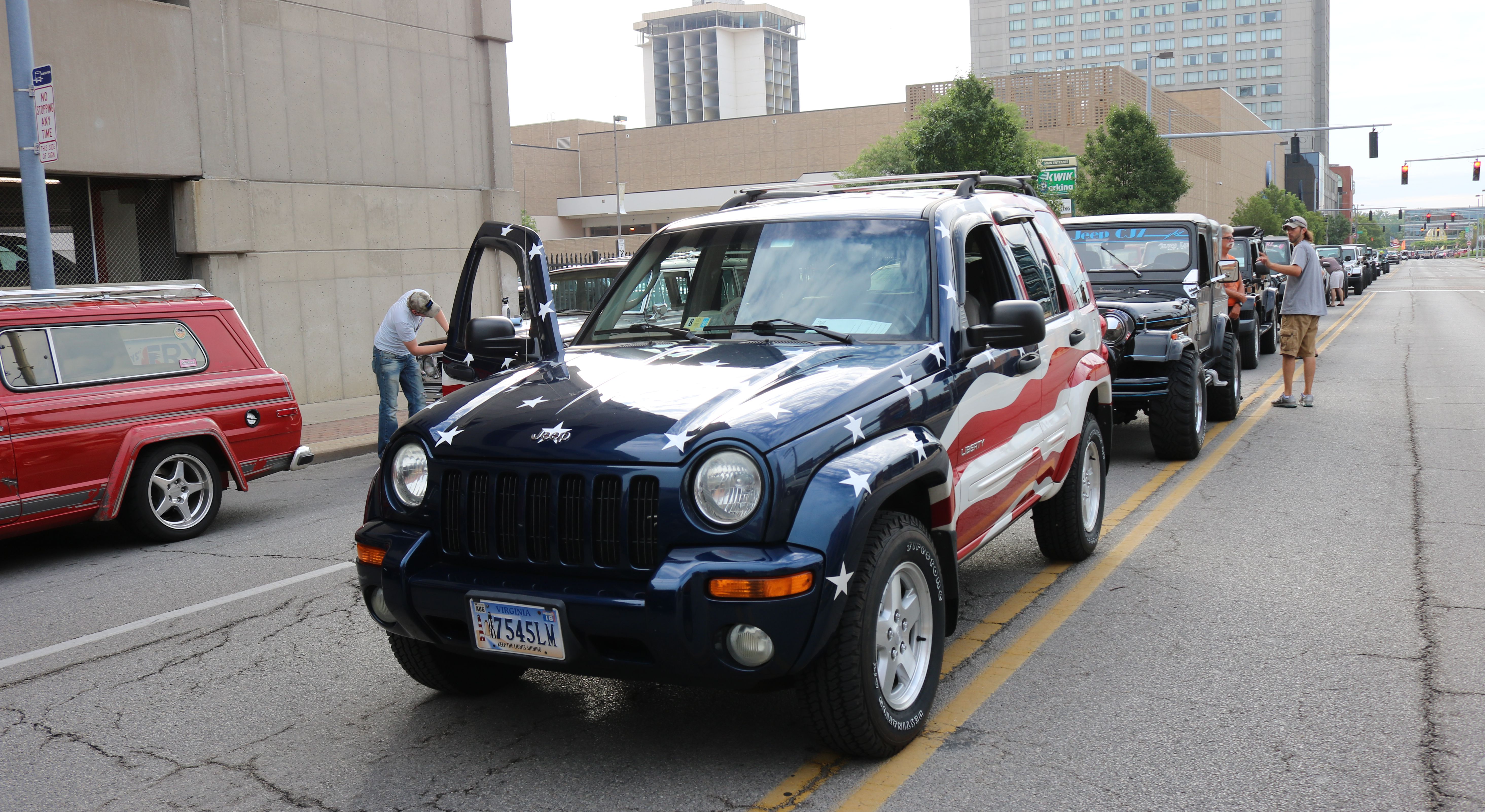 Many Jeeps in the parade